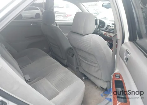 2005 Toyota Camry Le/Se/Xle z USA, uszkodzony, nr VIN 4T1BE30K75U974521